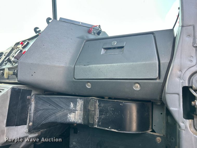 image for item DQ0874 1998 Mack RB690S  roll-off container truck