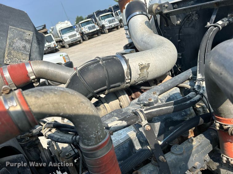 image for item DQ0874 1998 Mack RB690S  roll-off container truck