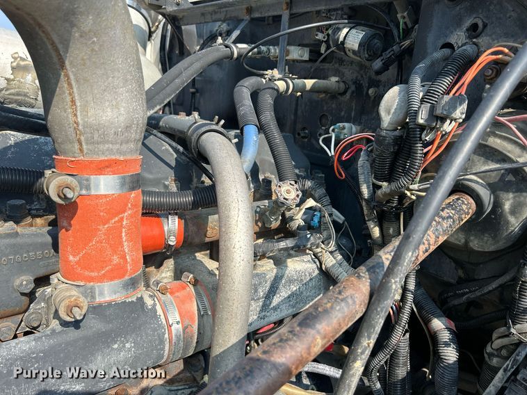 image for item DQ0874 1998 Mack RB690S  roll-off container truck