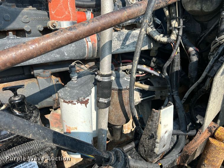 image for item DQ0874 1998 Mack RB690S  roll-off container truck