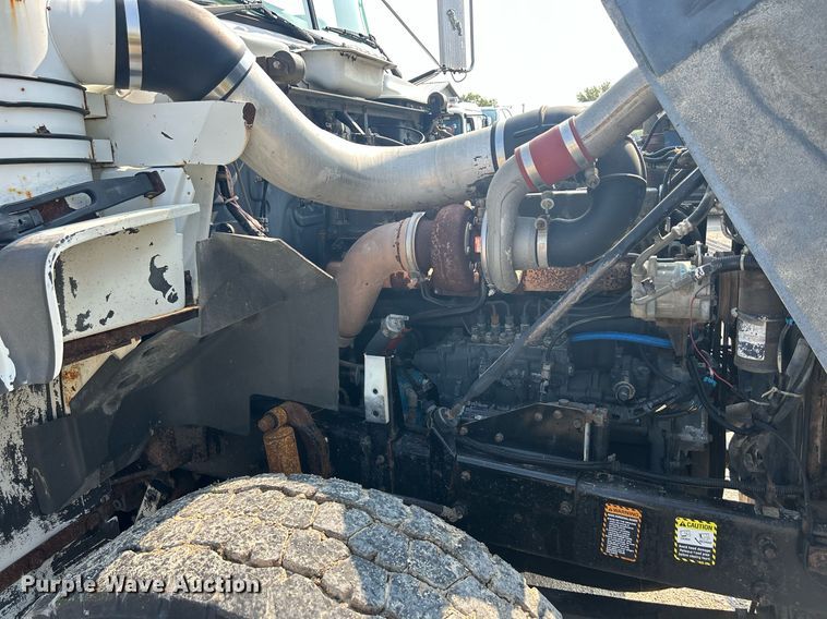 image for item DQ0874 1998 Mack RB690S  roll-off container truck