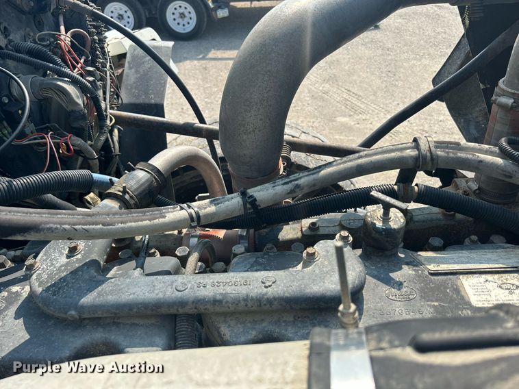 image for item DQ0874 1998 Mack RB690S  roll-off container truck