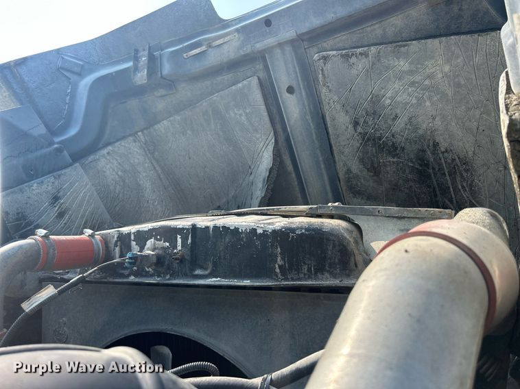 image for item DQ0874 1998 Mack RB690S  roll-off container truck