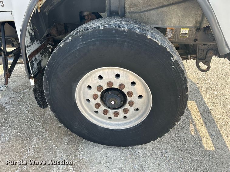 image for item DQ0874 1998 Mack RB690S  roll-off container truck