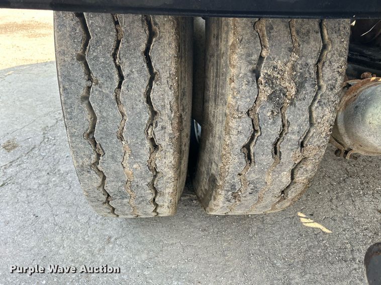 image for item DQ0874 1998 Mack RB690S  roll-off container truck