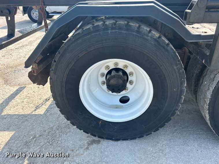 image for item DQ0874 1998 Mack RB690S  roll-off container truck