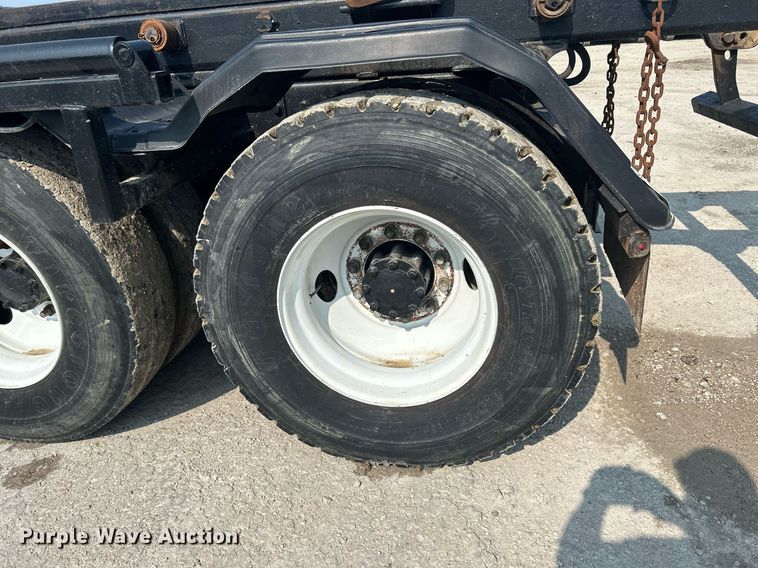 image for item DQ0874 1998 Mack RB690S  roll-off container truck