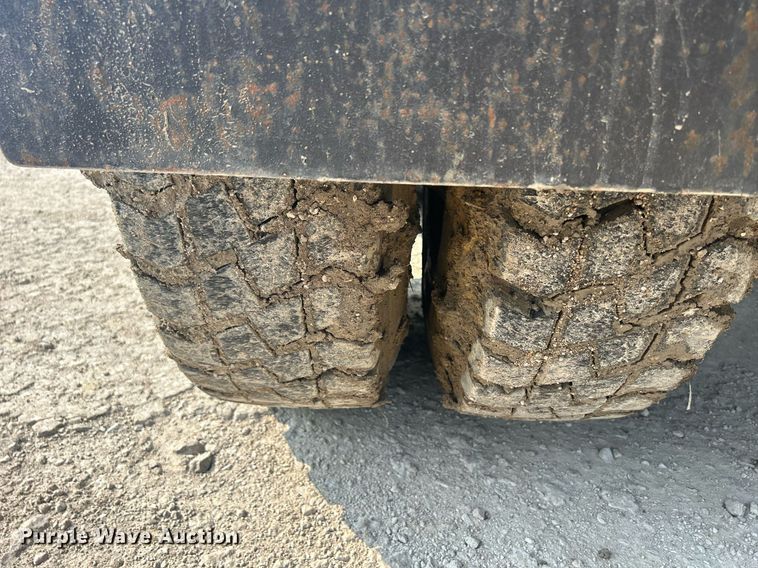 image for item DQ0874 1998 Mack RB690S  roll-off container truck