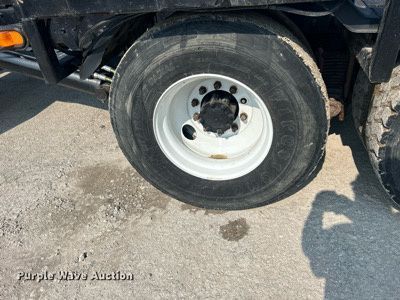 image for item DQ0874 1998 Mack RB690S  roll-off container truck