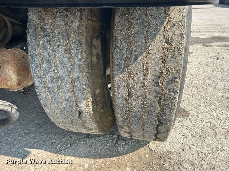 image for item DQ0874 1998 Mack RB690S  roll-off container truck