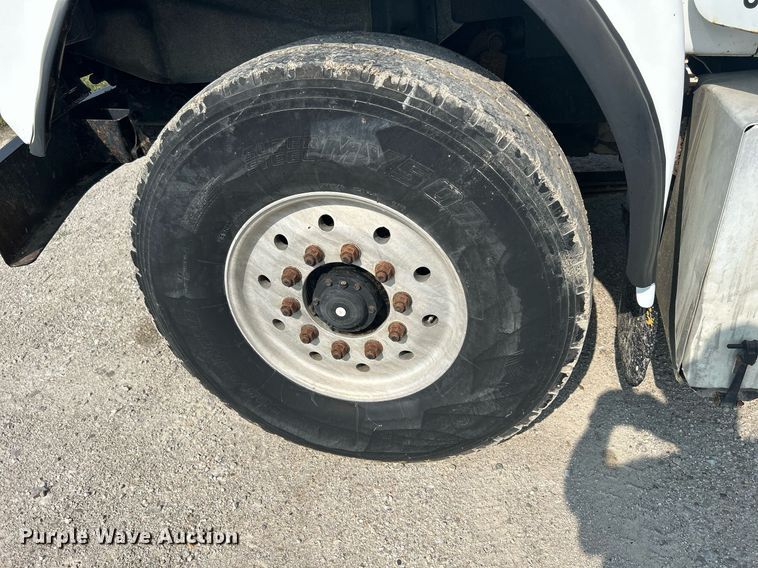 image for item DQ0874 1998 Mack RB690S  roll-off container truck