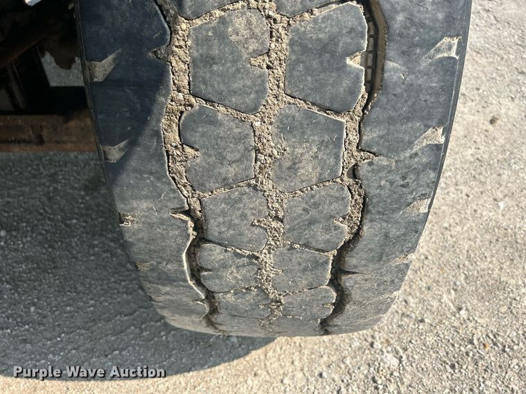 image for item DQ0874 1998 Mack RB690S  roll-off container truck