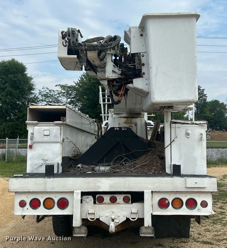 image for item DQ0875 1997 GMC C7500  bucket truck