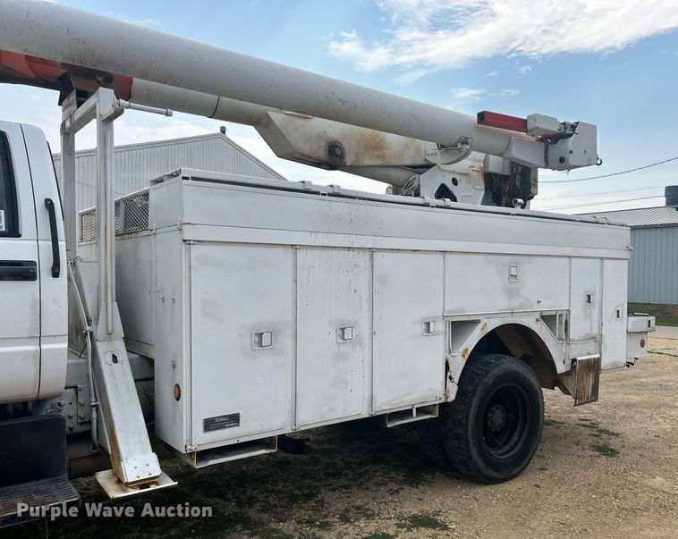 image for item DQ0875 1997 GMC C7500  bucket truck