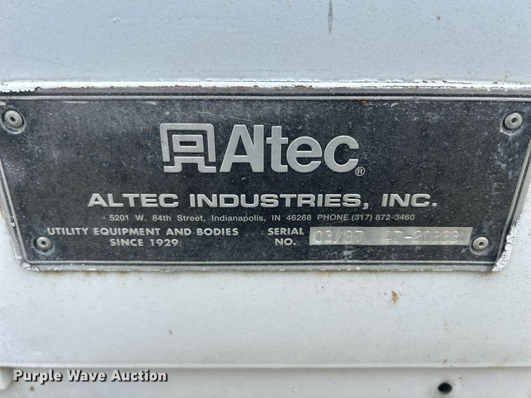 image for item DQ0875 1997 GMC C7500  bucket truck