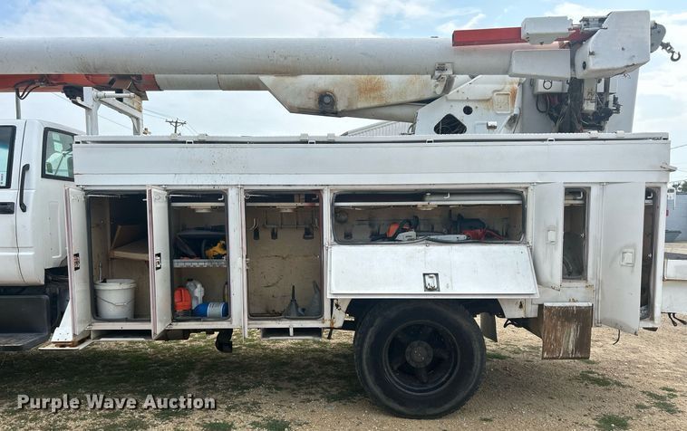 image for item DQ0875 1997 GMC C7500  bucket truck