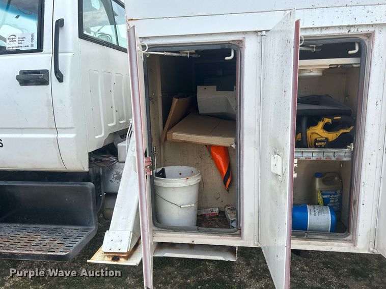 image for item DQ0875 1997 GMC C7500  bucket truck