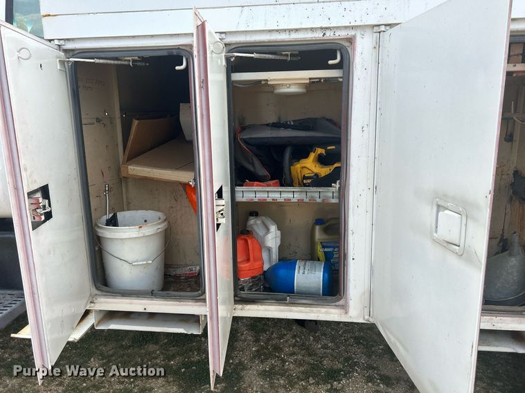 image for item DQ0875 1997 GMC C7500  bucket truck