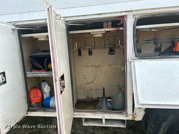 image for item DQ0875 1997 GMC C7500  bucket truck