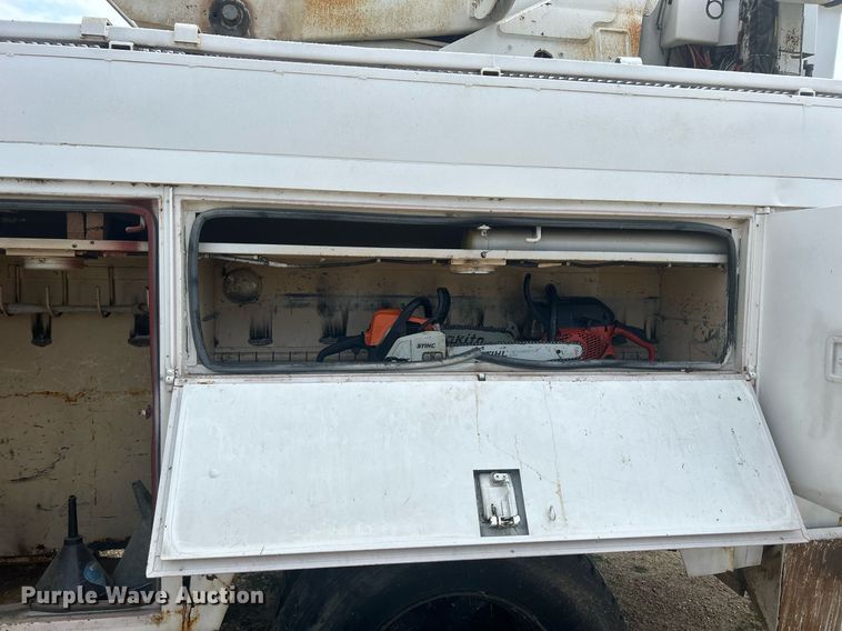 image for item DQ0875 1997 GMC C7500  bucket truck