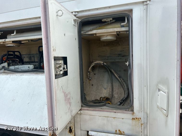 image for item DQ0875 1997 GMC C7500  bucket truck