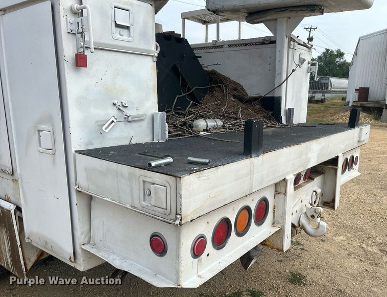 image for item DQ0875 1997 GMC C7500  bucket truck