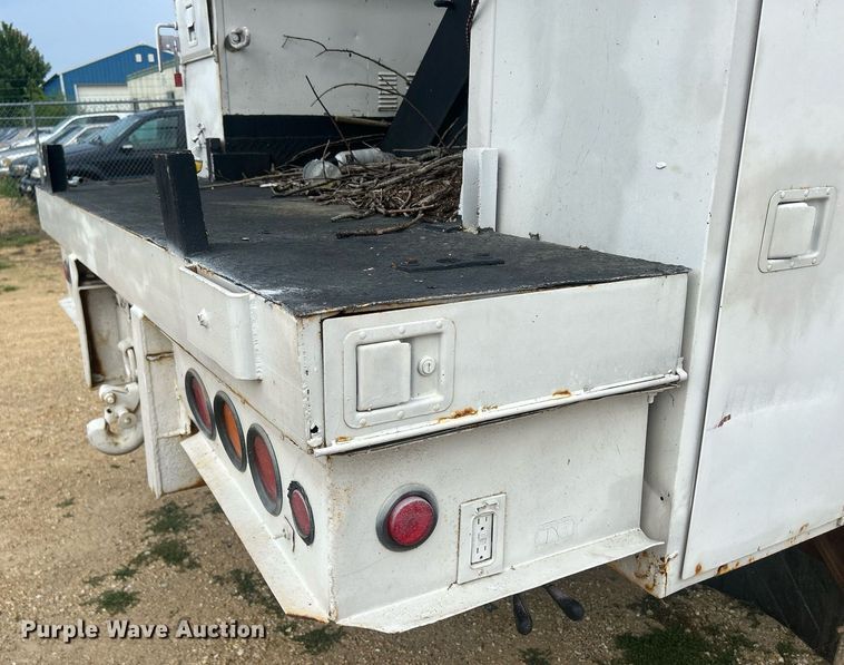 image for item DQ0875 1997 GMC C7500  bucket truck