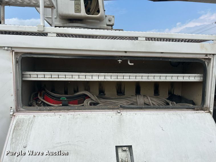 image for item DQ0875 1997 GMC C7500  bucket truck