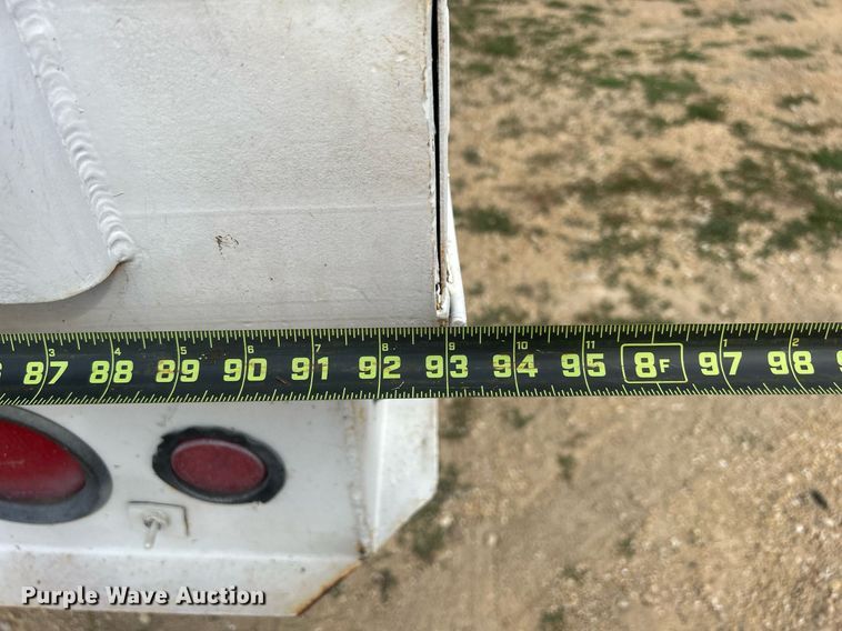 image for item DQ0875 1997 GMC C7500  bucket truck