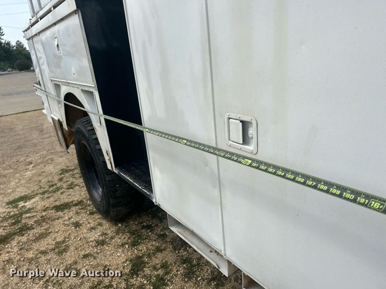 image for item DQ0875 1997 GMC C7500  bucket truck