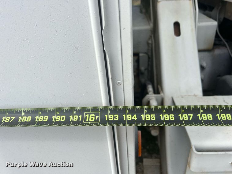 image for item DQ0875 1997 GMC C7500  bucket truck