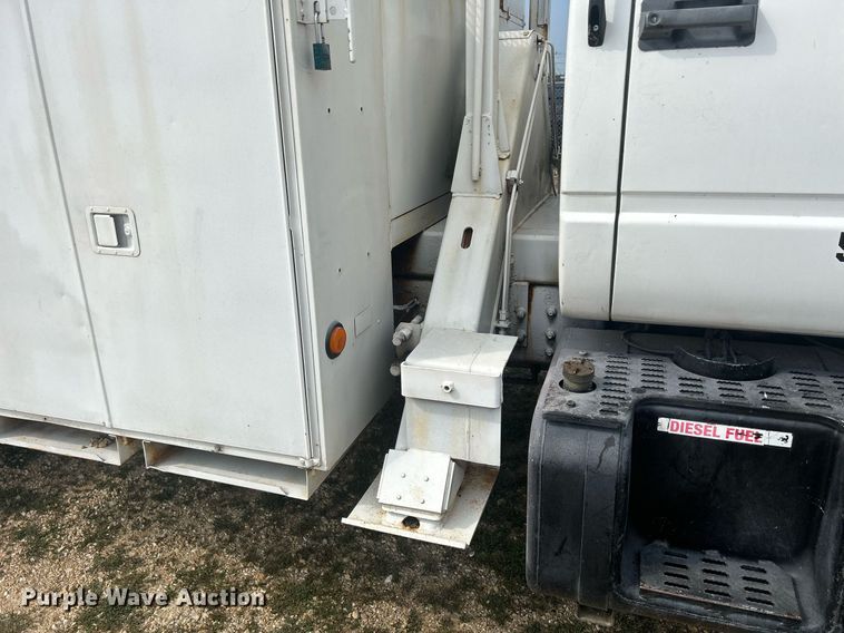 image for item DQ0875 1997 GMC C7500  bucket truck