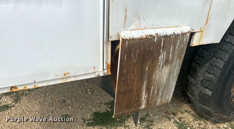 image for item DQ0875 1997 GMC C7500  bucket truck