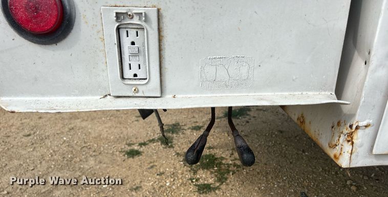 image for item DQ0875 1997 GMC C7500  bucket truck