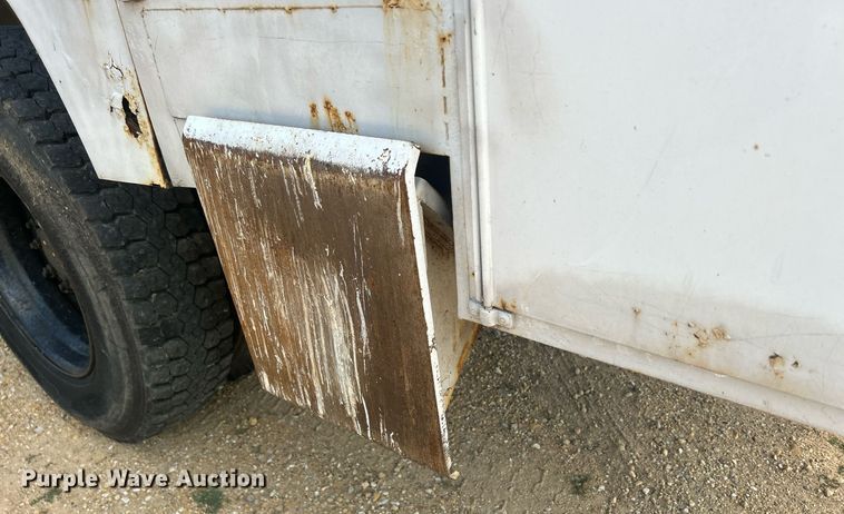 image for item DQ0875 1997 GMC C7500  bucket truck