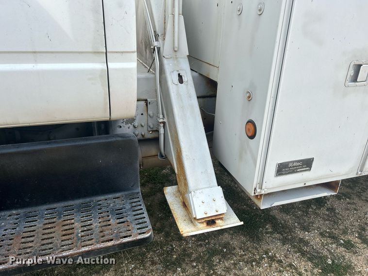 image for item DQ0875 1997 GMC C7500  bucket truck