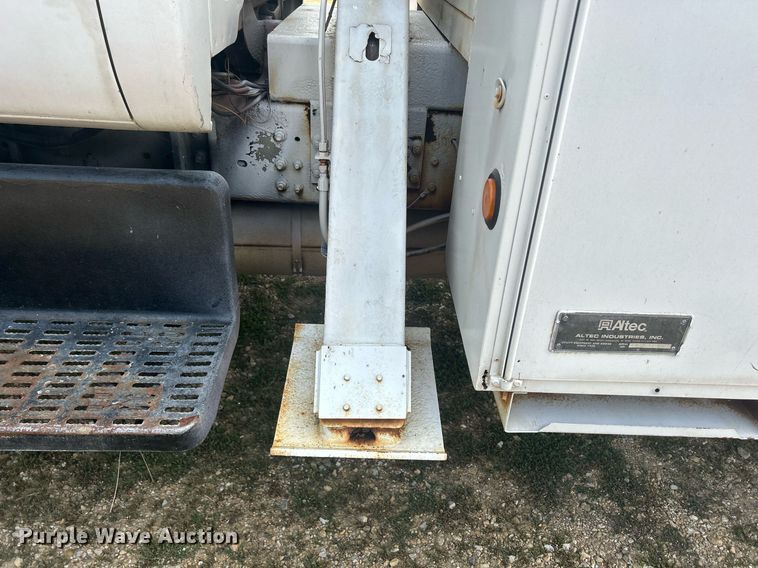 image for item DQ0875 1997 GMC C7500  bucket truck