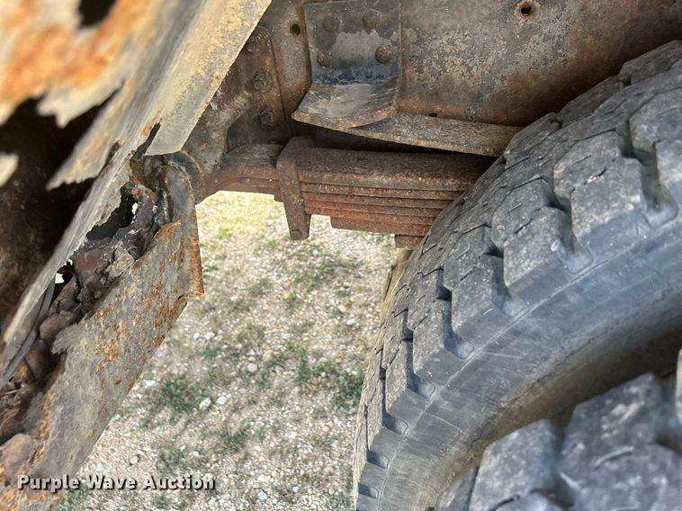 image for item DQ0875 1997 GMC C7500  bucket truck