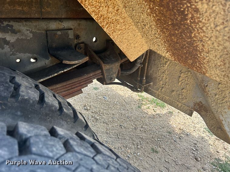 image for item DQ0875 1997 GMC C7500  bucket truck