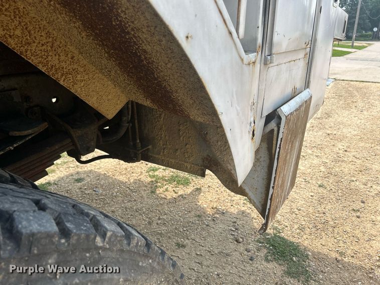 image for item DQ0875 1997 GMC C7500  bucket truck