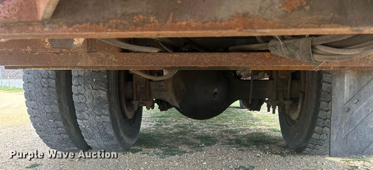 image for item DQ0875 1997 GMC C7500  bucket truck