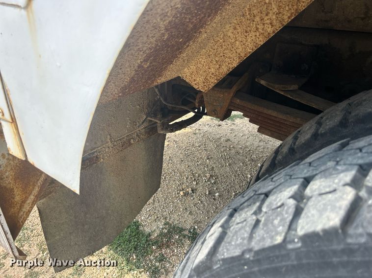 image for item DQ0875 1997 GMC C7500  bucket truck