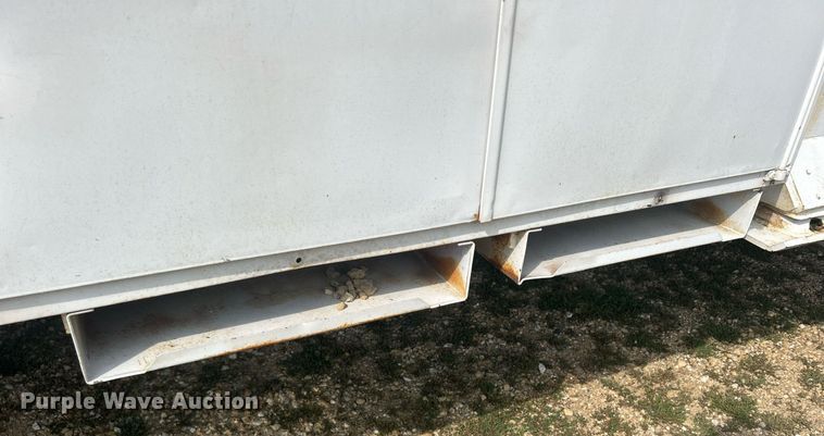 image for item DQ0875 1997 GMC C7500  bucket truck