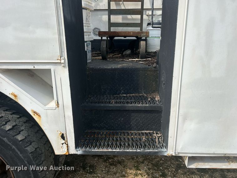 image for item DQ0875 1997 GMC C7500  bucket truck