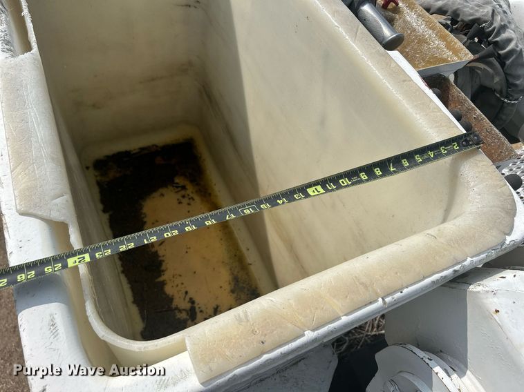 image for item DQ0875 1997 GMC C7500  bucket truck