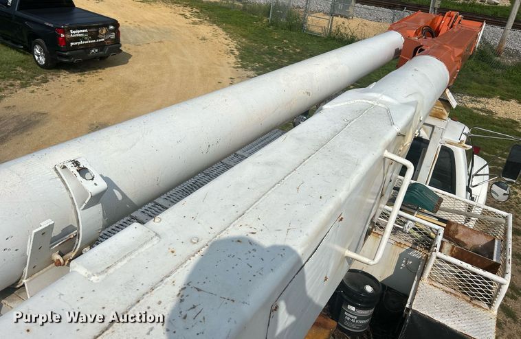 image for item DQ0875 1997 GMC C7500  bucket truck