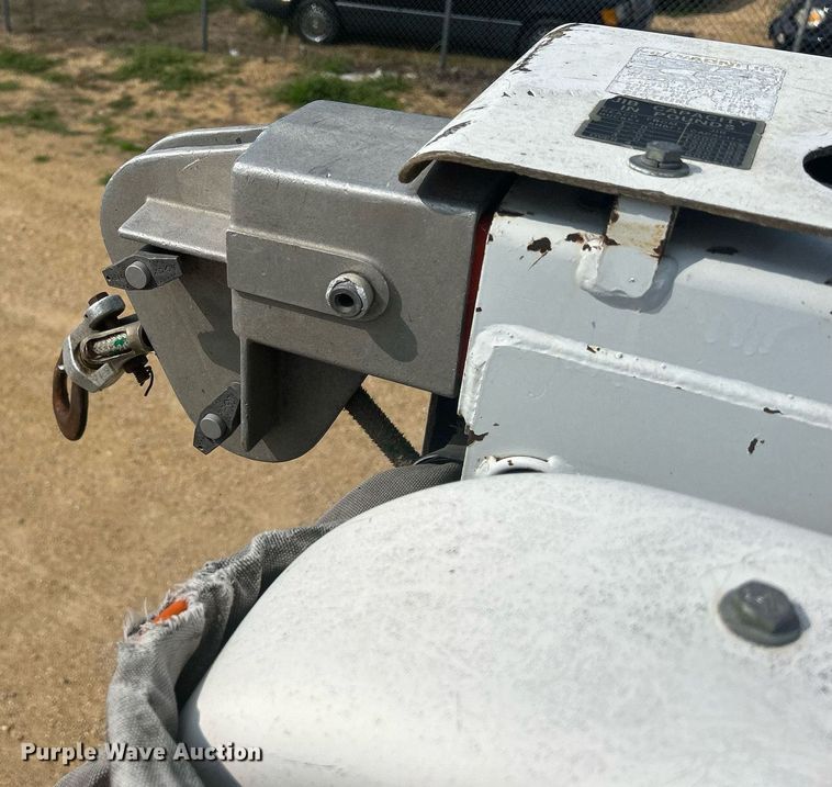 image for item DQ0875 1997 GMC C7500  bucket truck