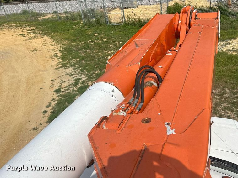 image for item DQ0875 1997 GMC C7500  bucket truck