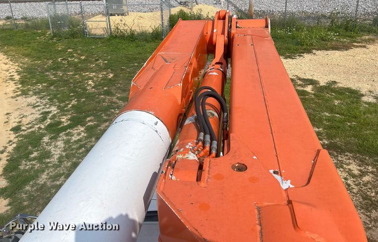 image for item DQ0875 1997 GMC C7500  bucket truck