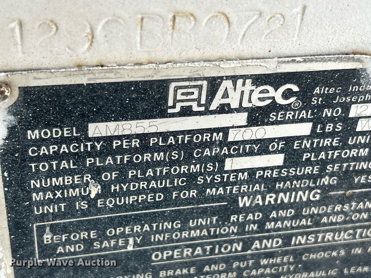 image for item DQ0875 1997 GMC C7500  bucket truck